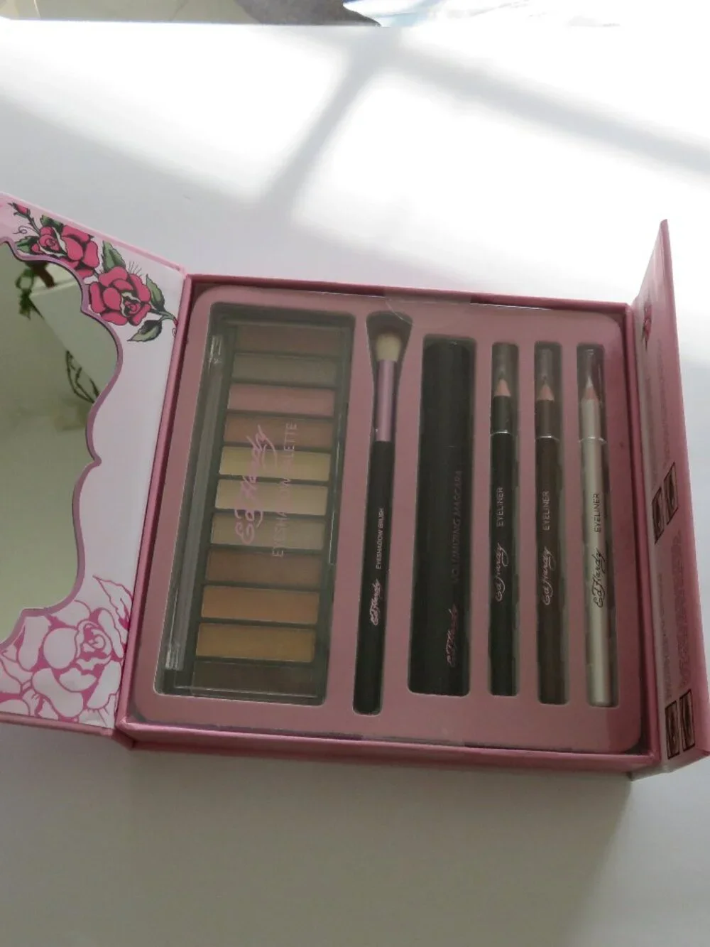 (#101) Ed Hardy 11 PC Essential Eye & Face Palette New Makeup Gift Set